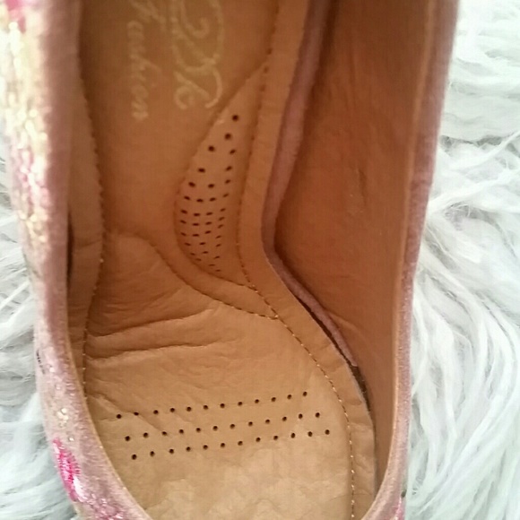 Heels - Picture 4 of 4